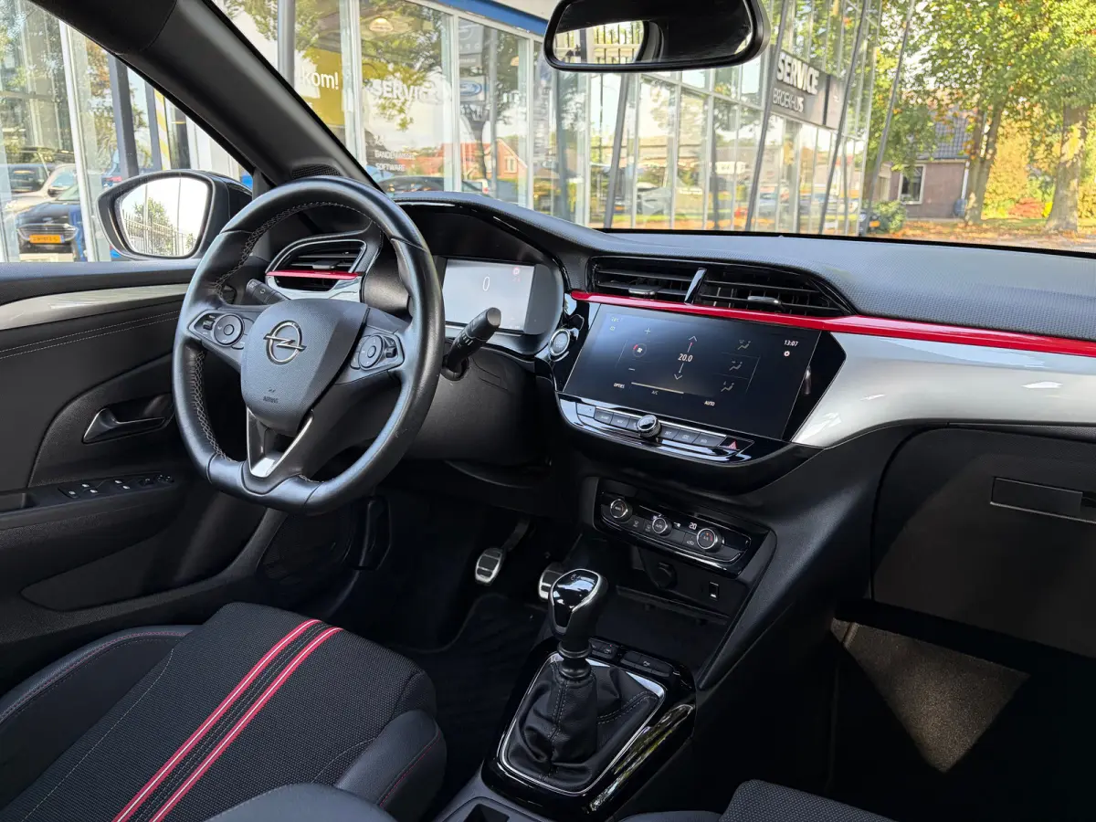 1.2 Turbo 100 PK GS Line | TREKHAAK AFNB.| NAVIGATIE + APPLE CARPLAY/ANDROID AUTO| KEYLESS ENTRY & START| GROOT MULTIMEDIA SCHERM| DRAADLOZE TELEFOONLADER| ELEC. CLIMATE CONTROL| DAB| LED| E