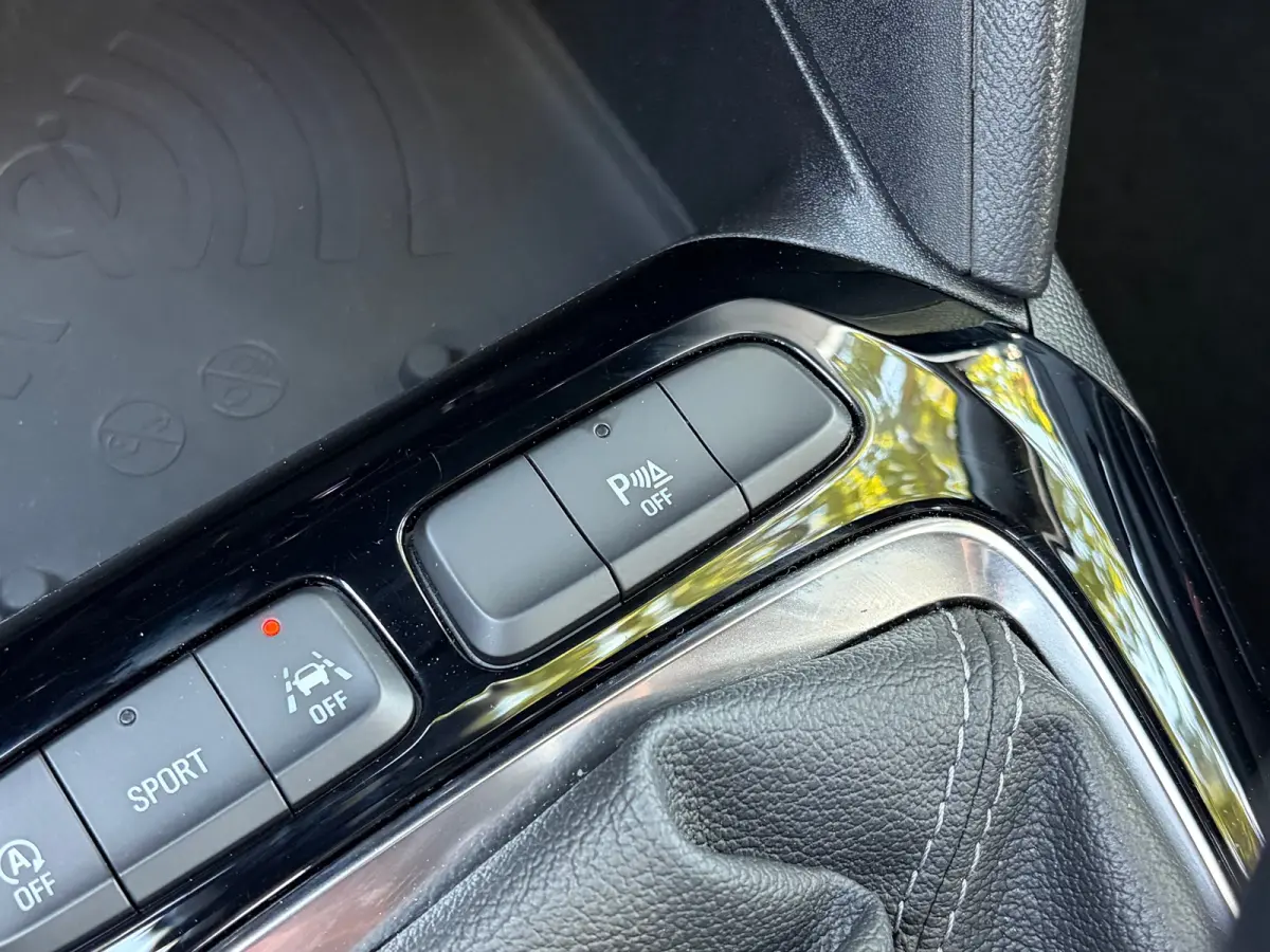 1.2 Turbo 100 PK GS Line | TREKHAAK AFNB.| NAVIGATIE + APPLE CARPLAY/ANDROID AUTO| KEYLESS ENTRY & START| GROOT MULTIMEDIA SCHERM| DRAADLOZE TELEFOONLADER| ELEC. CLIMATE CONTROL| DAB| LED| E