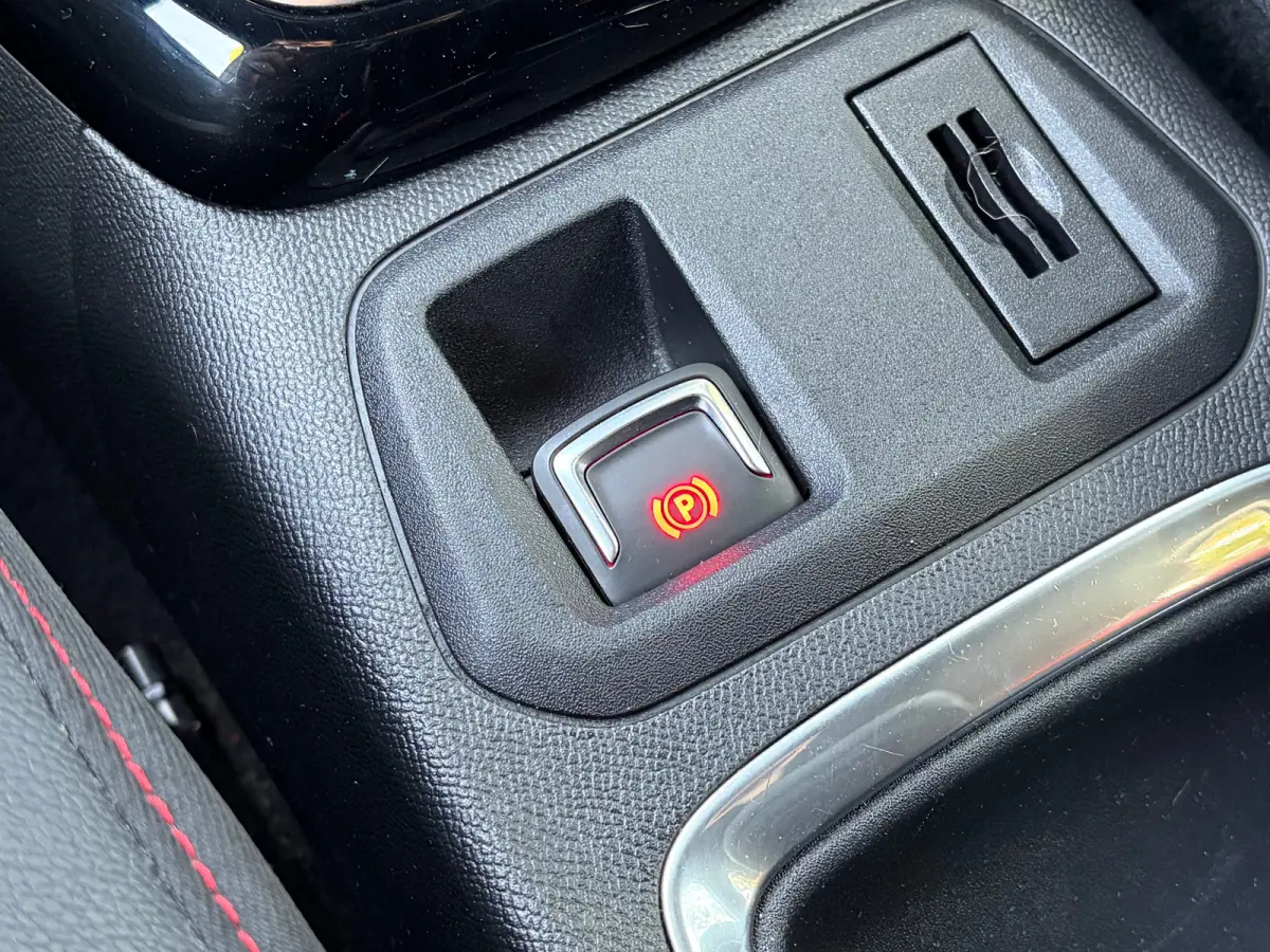 1.2 Turbo 100 PK GS Line | TREKHAAK AFNB.| NAVIGATIE + APPLE CARPLAY/ANDROID AUTO| KEYLESS ENTRY & START| GROOT MULTIMEDIA SCHERM| DRAADLOZE TELEFOONLADER| ELEC. CLIMATE CONTROL| DAB| LED| E