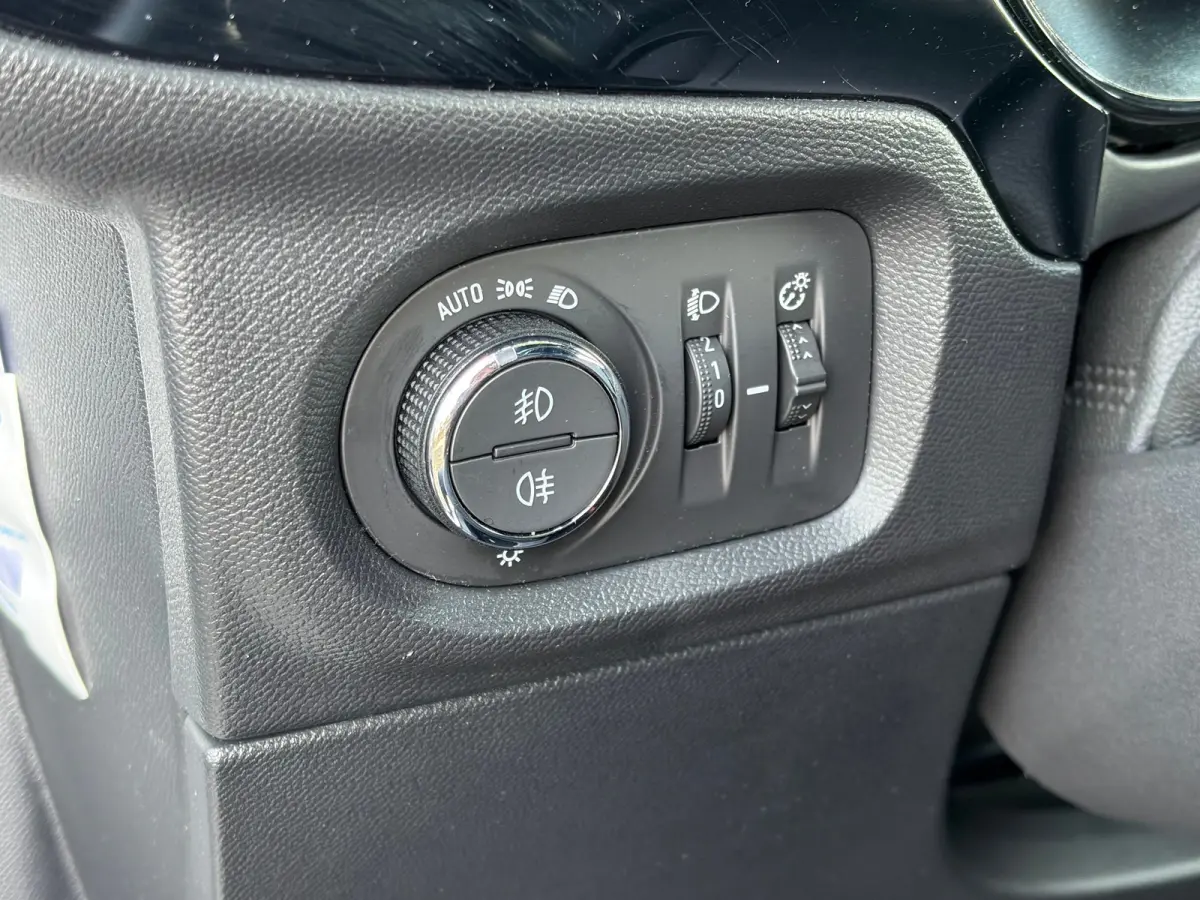 1.2 Turbo 100 PK GS Line | TREKHAAK AFNB.| NAVIGATIE + APPLE CARPLAY/ANDROID AUTO| KEYLESS ENTRY & START| GROOT MULTIMEDIA SCHERM| DRAADLOZE TELEFOONLADER| ELEC. CLIMATE CONTROL| DAB| LED| E