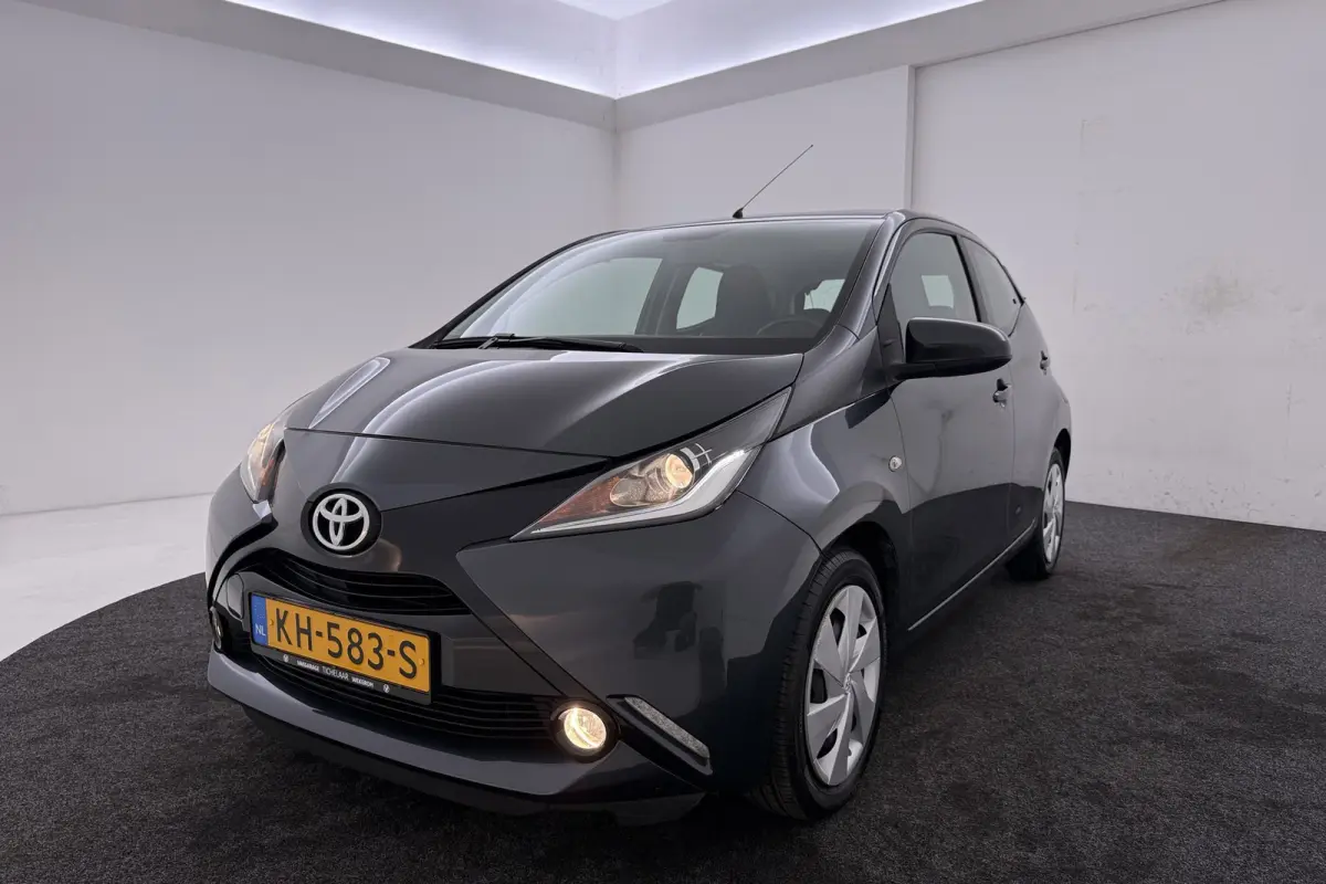 1.0 VVT-i x-play | Org NL | Camera | Airco | Dealer Ond. |