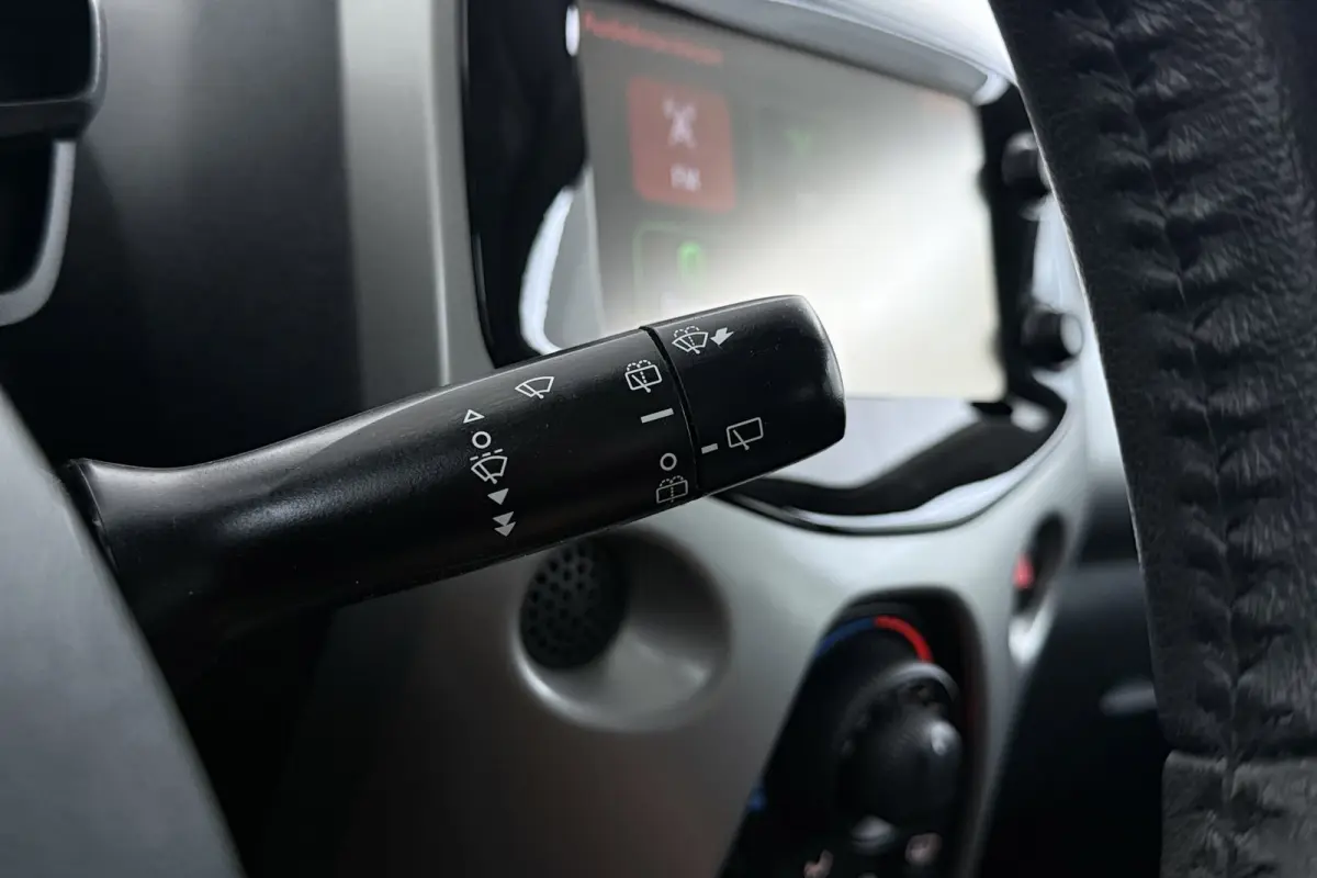 1.0 VVT-i x-play | Org NL | Camera | Airco | Dealer Ond. |