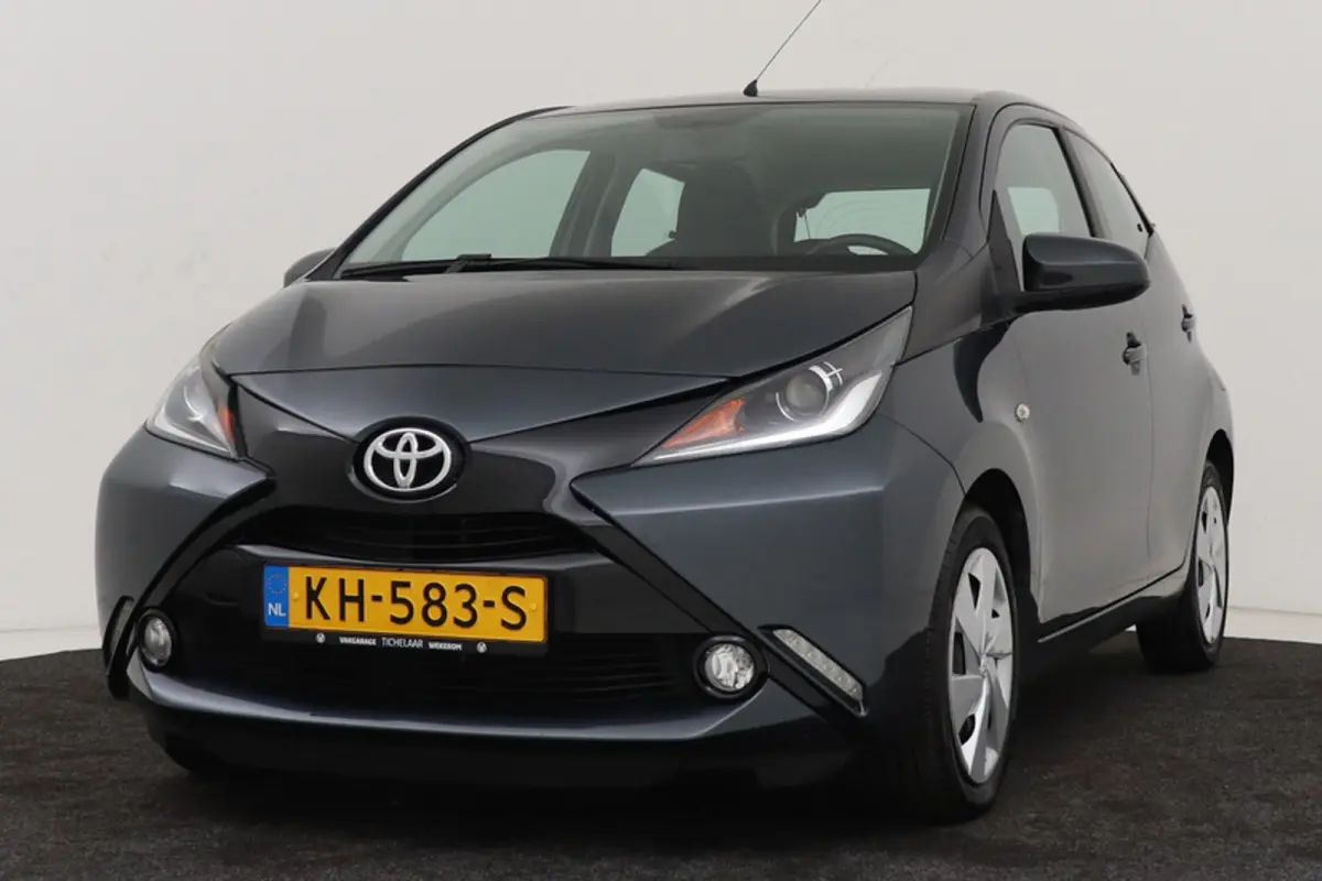 1.0 VVT-i x-play | Org NL | Camera | Airco | Dealer Ond. |