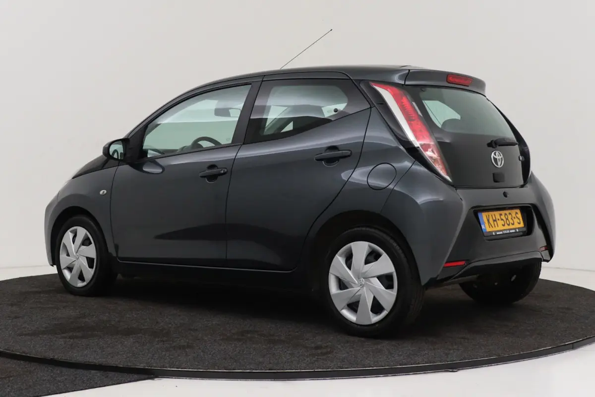 1.0 VVT-i x-play | Org NL | Camera | Airco | Dealer Ond. |