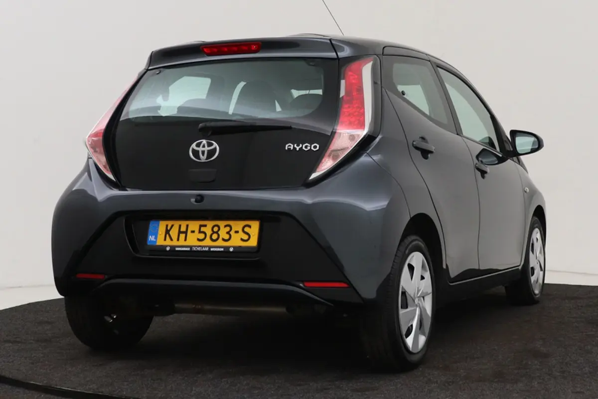 1.0 VVT-i x-play | Org NL | Camera | Airco | Dealer Ond. |