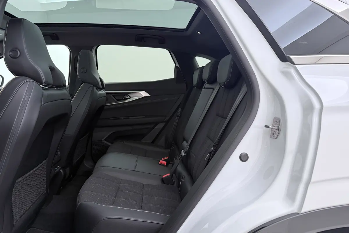 1.2 E-Tech full hybrid 200 iconic | Uitklap Trekhaak | Panoramadak | Massagestoel | Stuur-/Stoelverwarming |