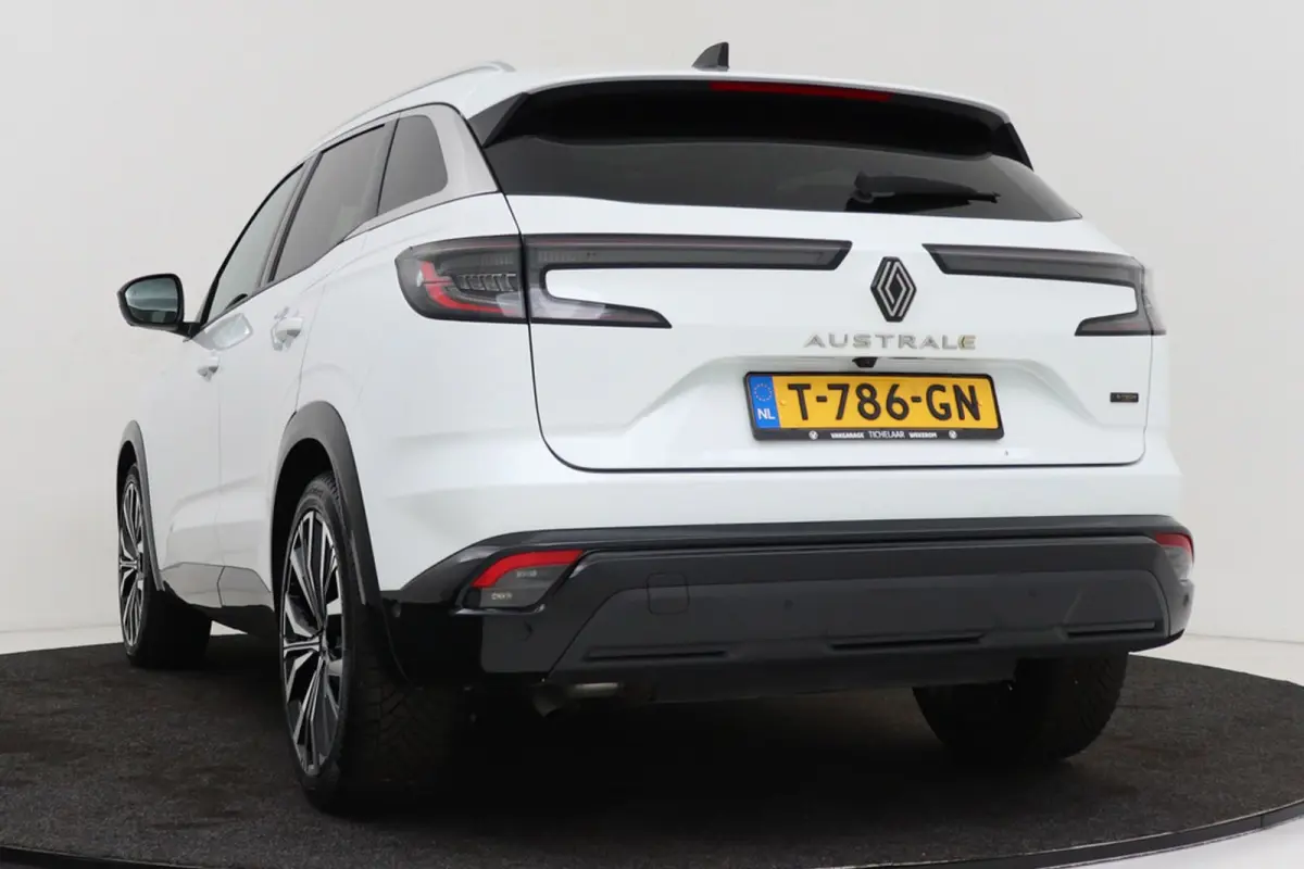 1.2 E-Tech full hybrid 200 iconic | Uitklap Trekhaak | Panoramadak | Massagestoel | Stuur-/Stoelverwarming |