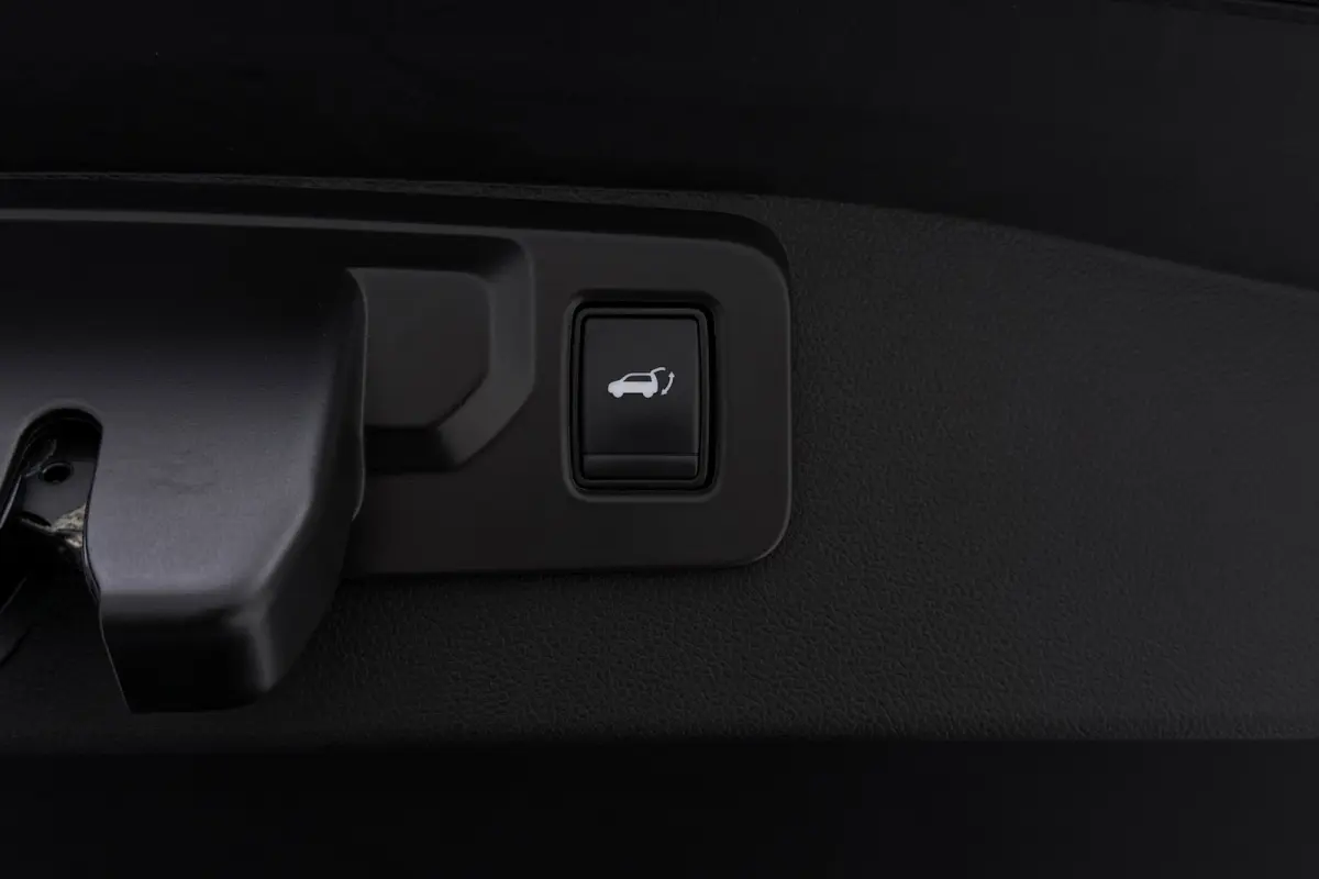 1.2 E-Tech full hybrid 200 iconic | Uitklap Trekhaak | Panoramadak | Massagestoel | Stuur-/Stoelverwarming |