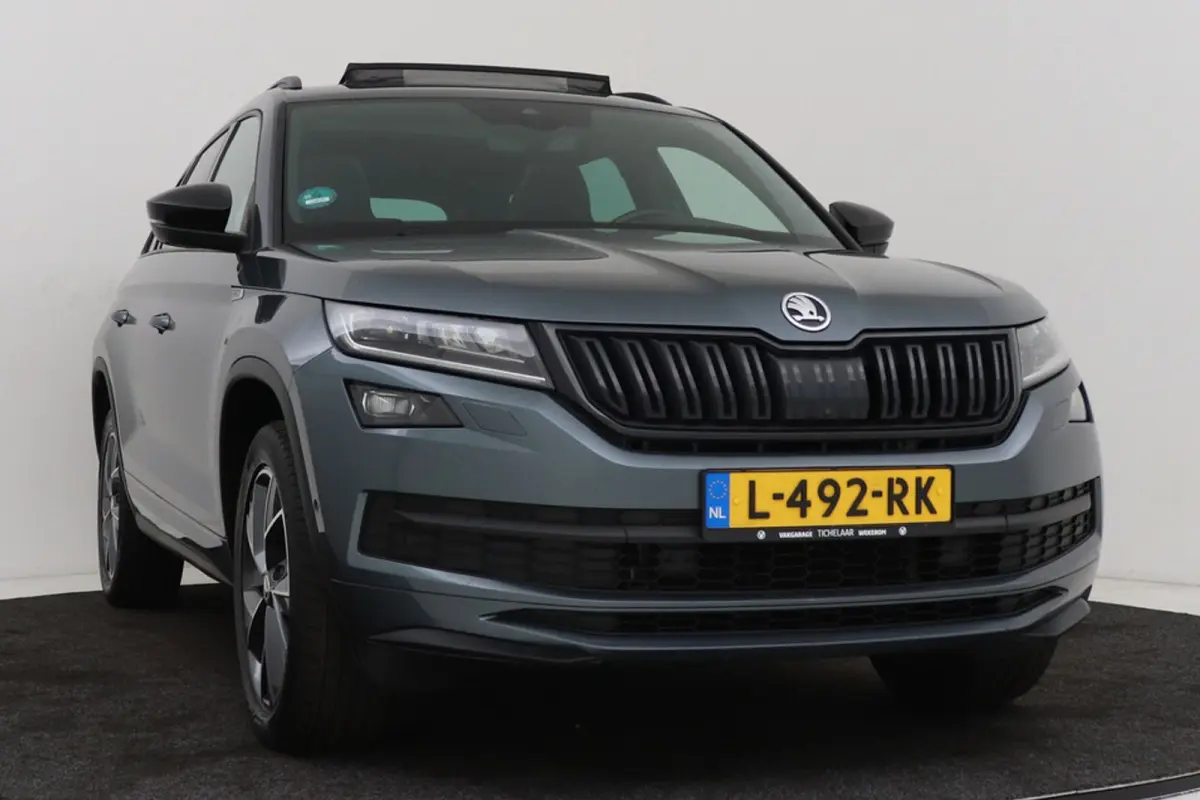 1.5 TSI Sportline Business 7p. | Uitklap Trekhaak | Panoramadak | Stuur-/Stoelverwarming | CarPlay | Camera | Virtual
