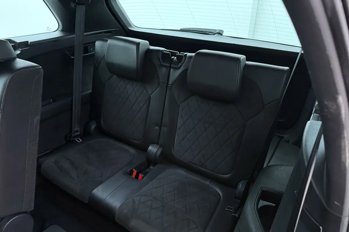 1.5 TSI Sportline Business 7p. | Uitklap Trekhaak | Panoramadak | Stuur-/Stoelverwarming | CarPlay | Camera | Virtual
