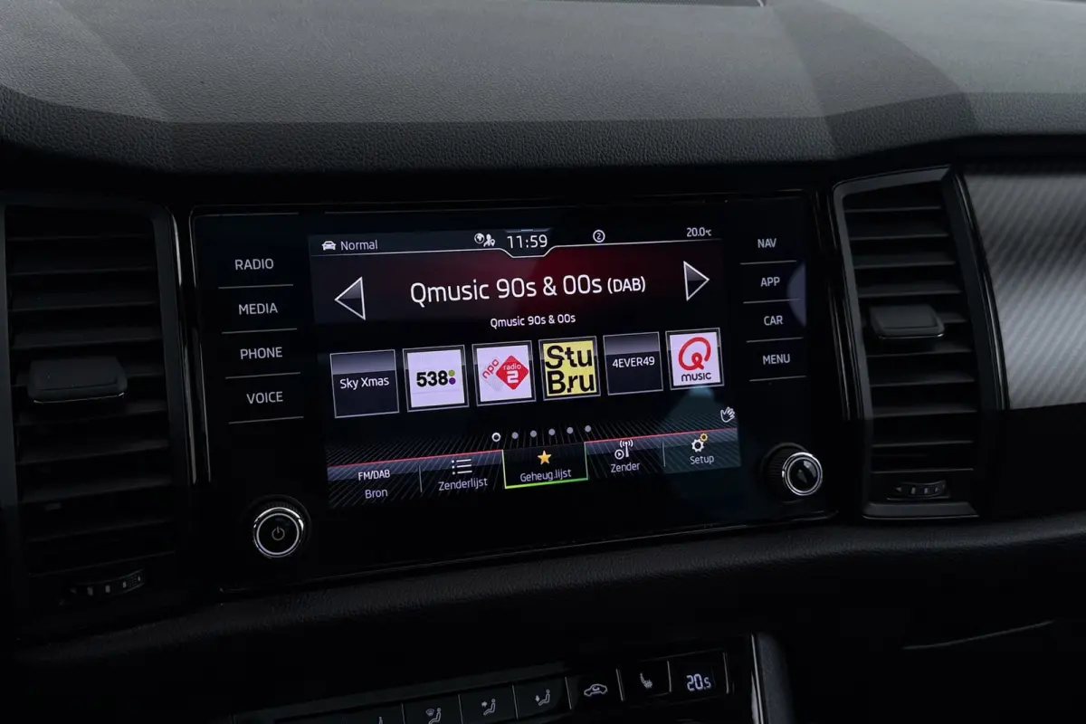 1.5 TSI Sportline Business 7p. | Uitklap Trekhaak | Panoramadak | Stuur-/Stoelverwarming | CarPlay | Camera | Virtual