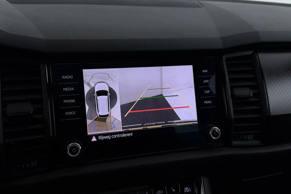 1.5 TSI Sportline Business 7p. | Uitklap Trekhaak | Panoramadak | Stuur-/Stoelverwarming | CarPlay | Camera | Virtual