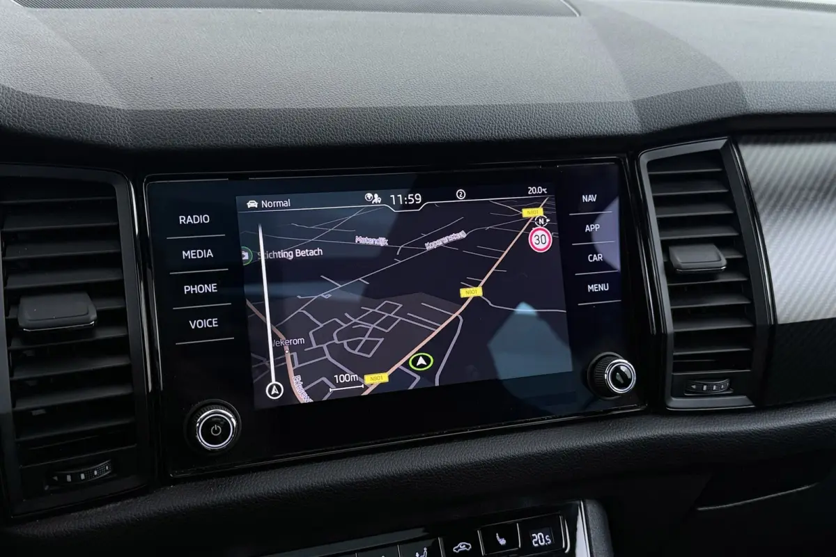 1.5 TSI Sportline Business 7p. | Uitklap Trekhaak | Panoramadak | Stuur-/Stoelverwarming | CarPlay | Camera | Virtual