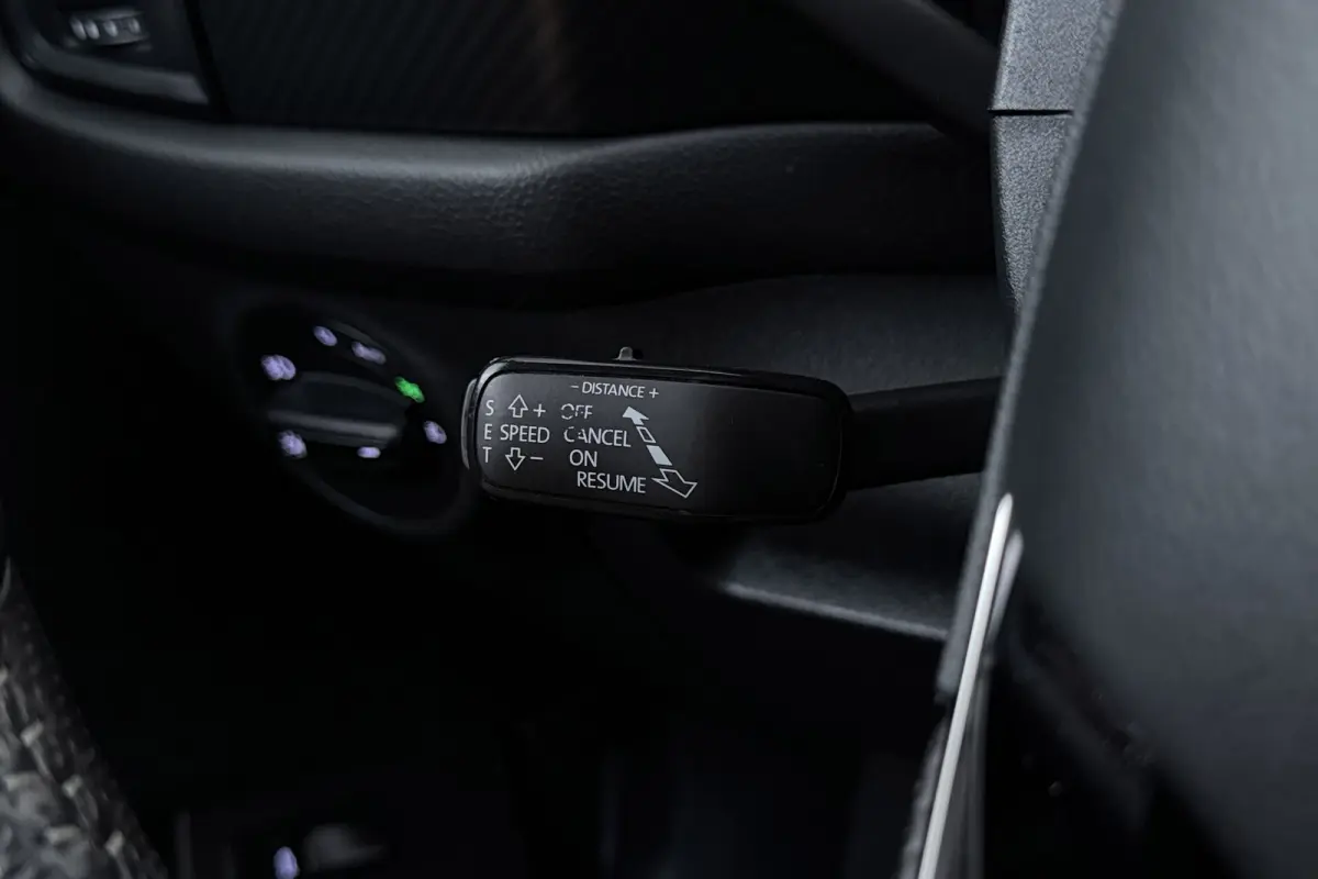 1.5 TSI Sportline Business 7p. | Uitklap Trekhaak | Panoramadak | Stuur-/Stoelverwarming | CarPlay | Camera | Virtual