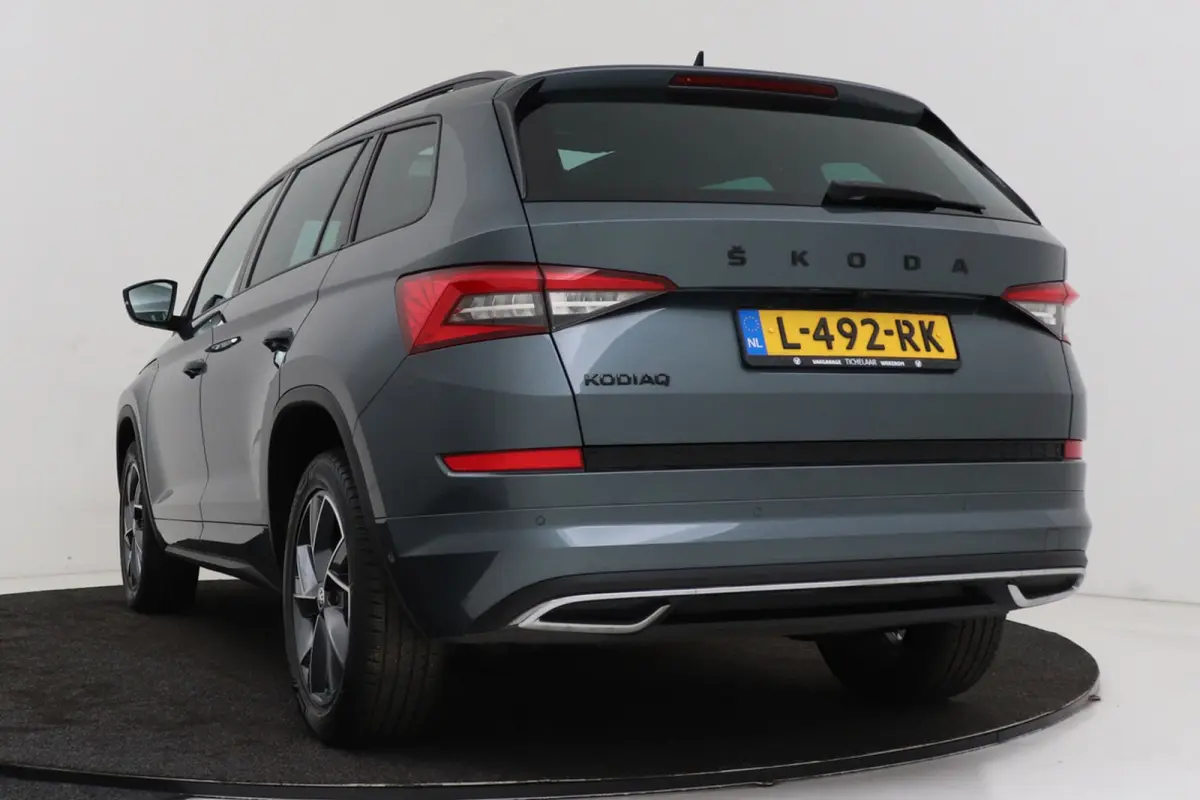 1.5 TSI Sportline Business 7p. | Uitklap Trekhaak | Panoramadak | Stuur-/Stoelverwarming | CarPlay | Camera | Virtual