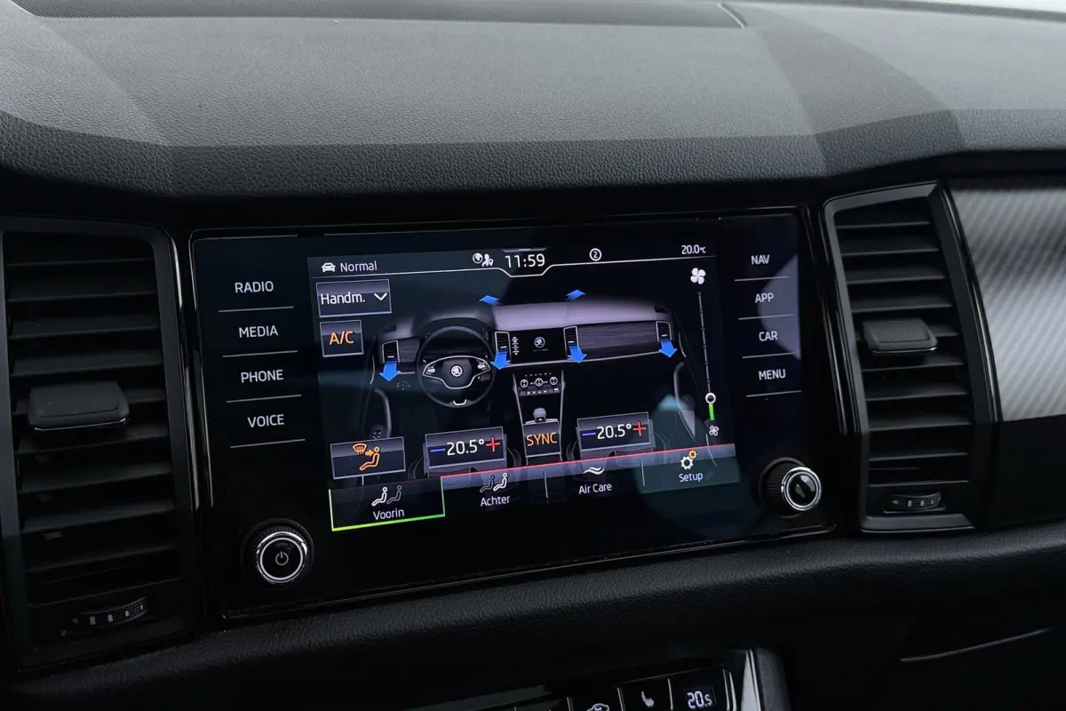 1.5 TSI Sportline Business 7p. | Uitklap Trekhaak | Panoramadak | Stuur-/Stoelverwarming | CarPlay | Camera | Virtual