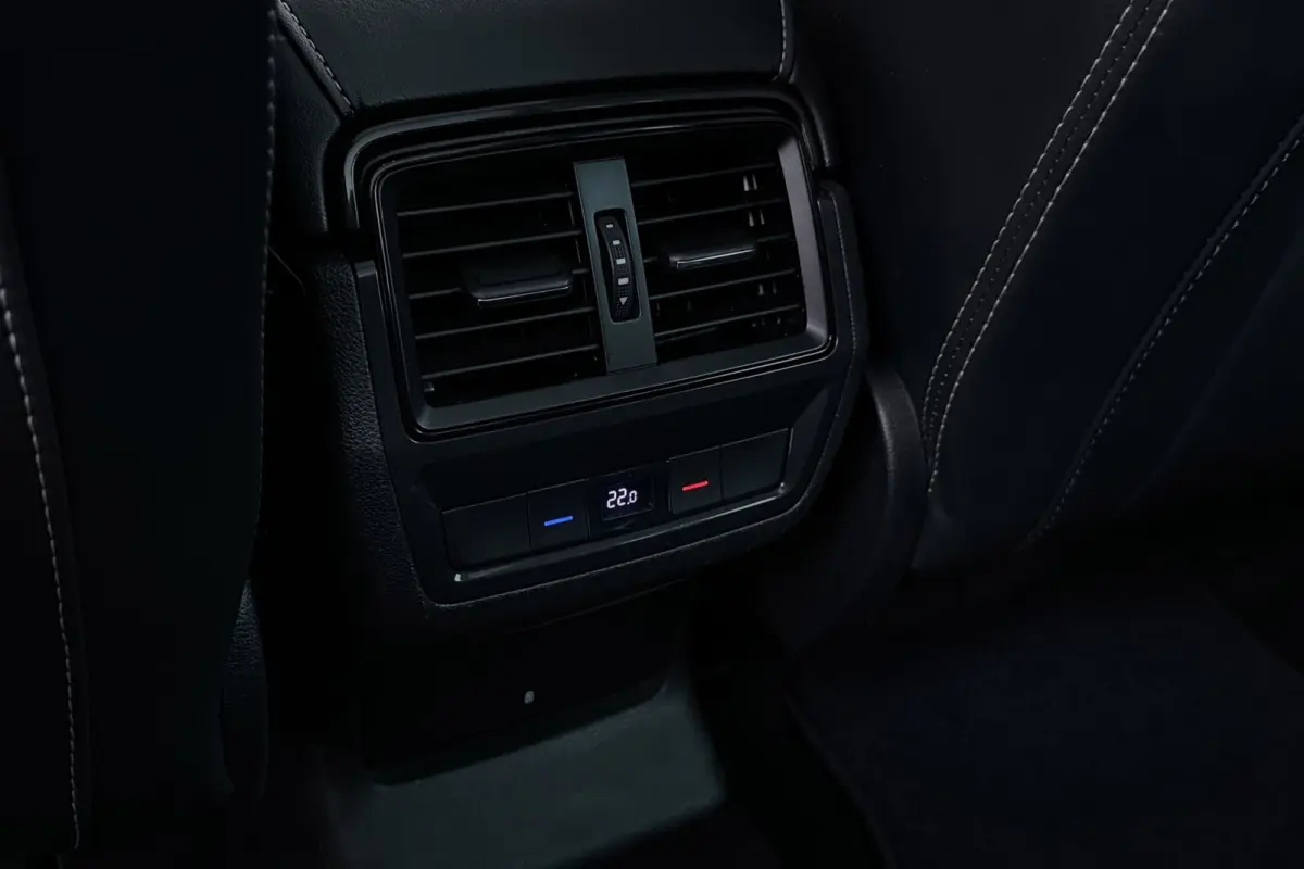 1.5 TSI Sportline Business 7p. | Uitklap Trekhaak | Panoramadak | Stuur-/Stoelverwarming | CarPlay | Camera | Virtual