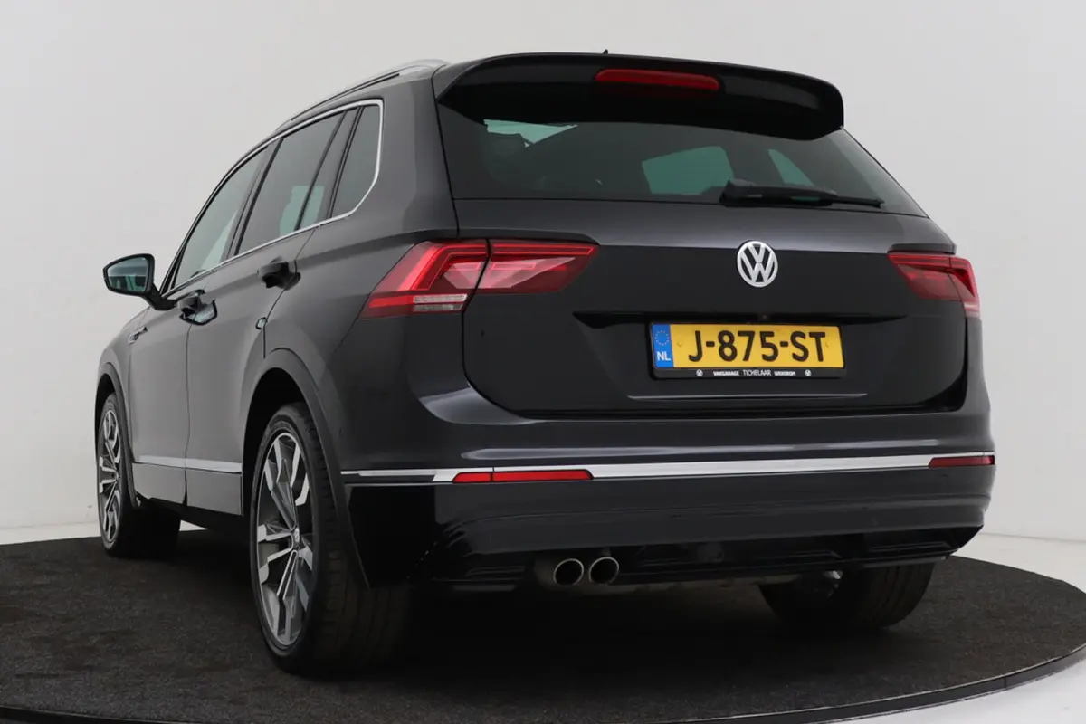 2.0 TSI 4Motion Highline R-Line | Trekhaak | Panoramadak | Camera | CarPlay |