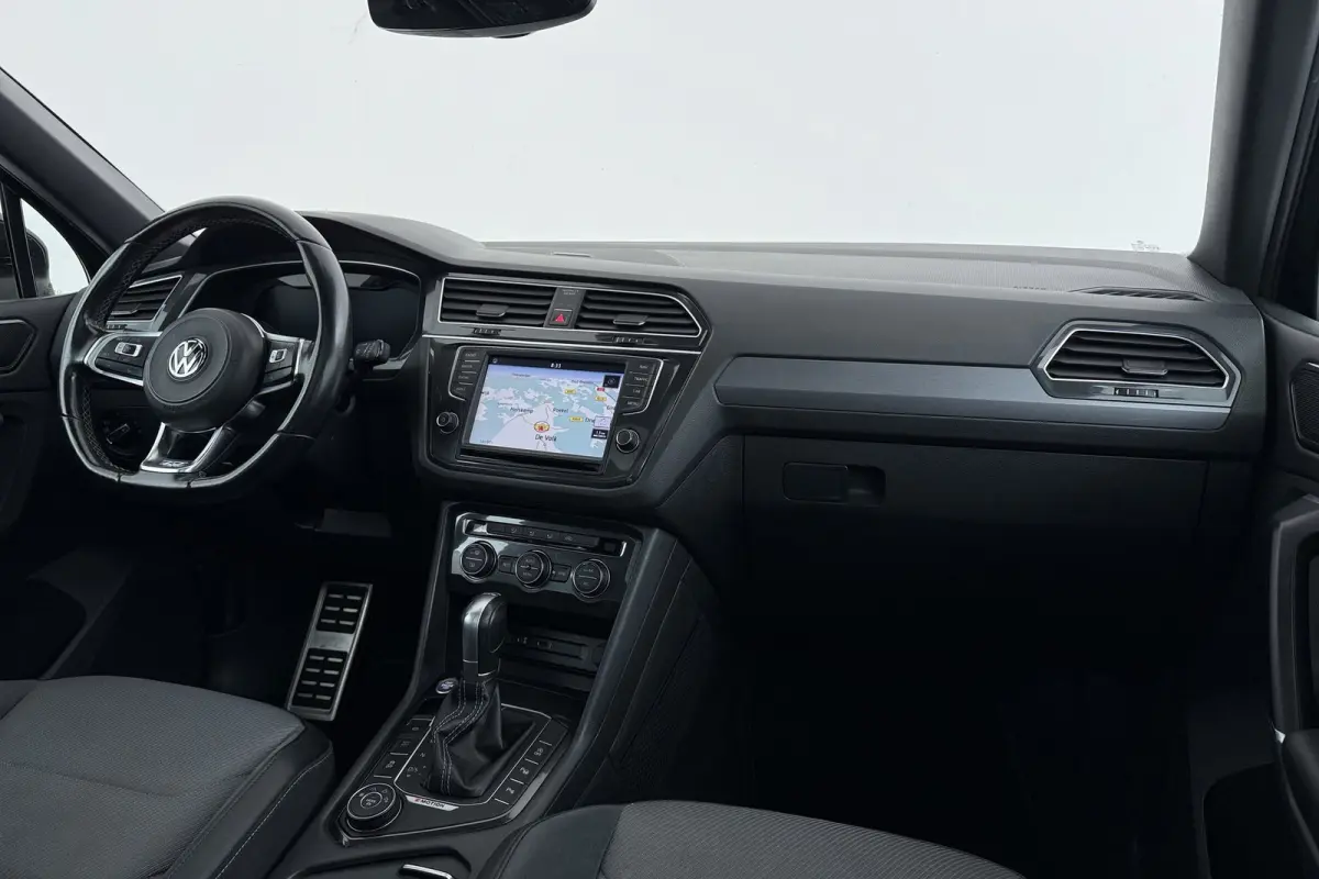2.0 TSI 4Motion Highline R-Line | Trekhaak | Panoramadak | Camera | CarPlay |