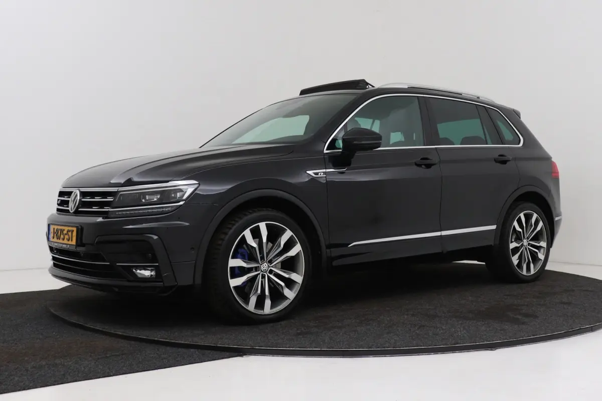 2.0 TSI 4Motion Highline R-Line | Trekhaak | Panoramadak | Camera | CarPlay |