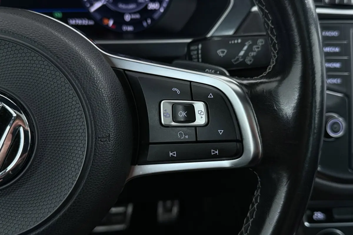2.0 TSI 4Motion Highline R-Line | Trekhaak | Panoramadak | Camera | CarPlay |