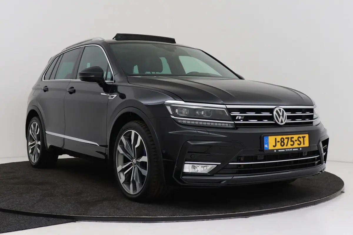 2.0 TSI 4Motion Highline R-Line | Trekhaak | Panoramadak | Camera | CarPlay |