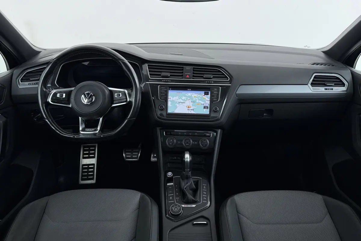2.0 TSI 4Motion Highline R-Line | Trekhaak | Panoramadak | Camera | CarPlay |