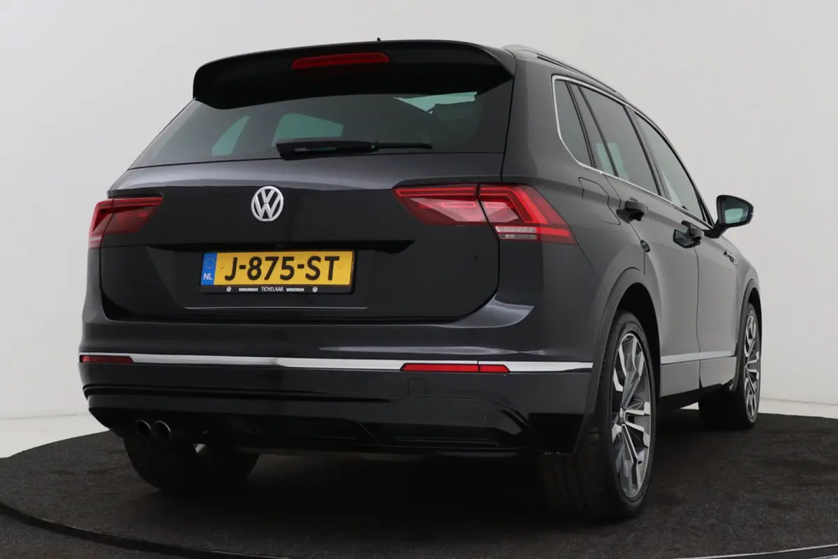 2.0 TSI 4Motion Highline R-Line | Trekhaak | Panoramadak | Camera | CarPlay |