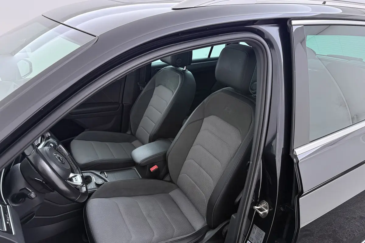 2.0 TSI 4Motion Highline R-Line | Trekhaak | Panoramadak | Camera | CarPlay |