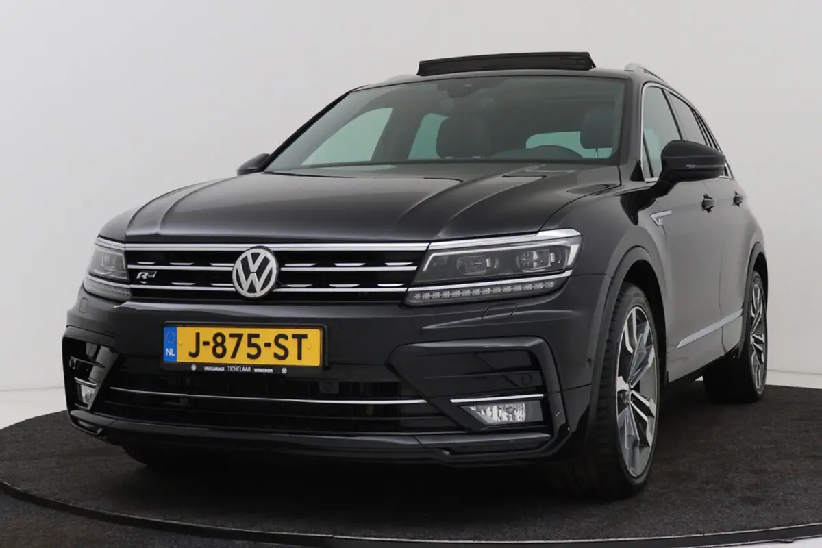 2.0 TSI 4Motion Highline R-Line | Trekhaak | Panoramadak | Camera | CarPlay |