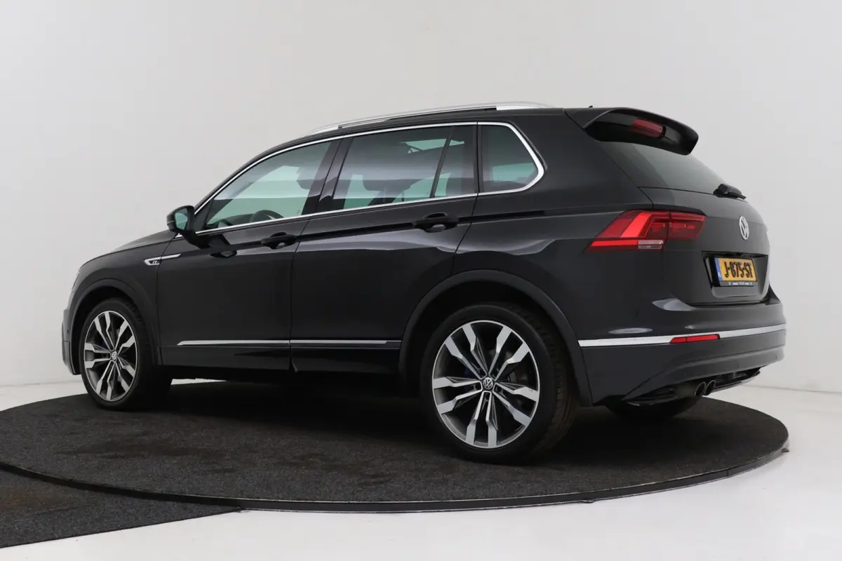 2.0 TSI 4Motion Highline R-Line | Trekhaak | Panoramadak | Camera | CarPlay |