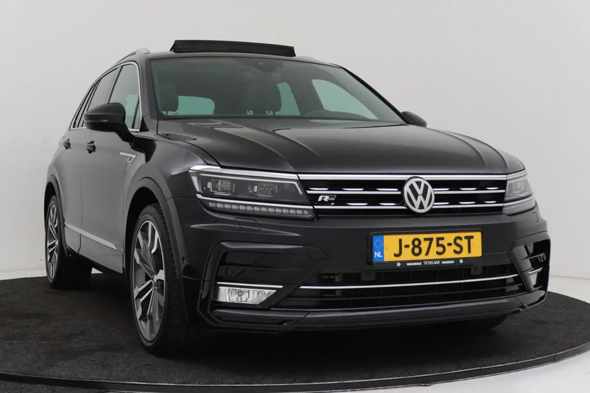 2.0 TSI 4Motion Highline R-Line | Trekhaak | Panoramadak | Camera | CarPlay |