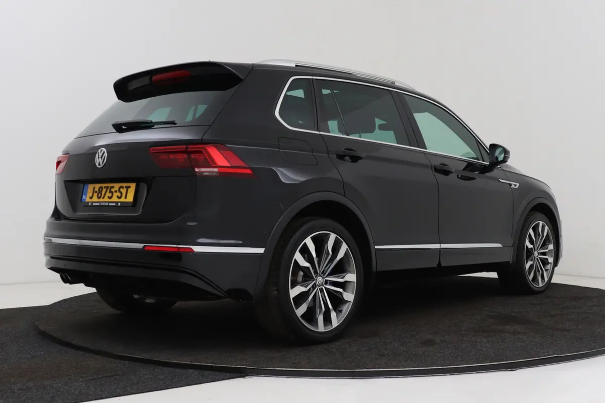 2.0 TSI 4Motion Highline R-Line | Trekhaak | Panoramadak | Camera | CarPlay |