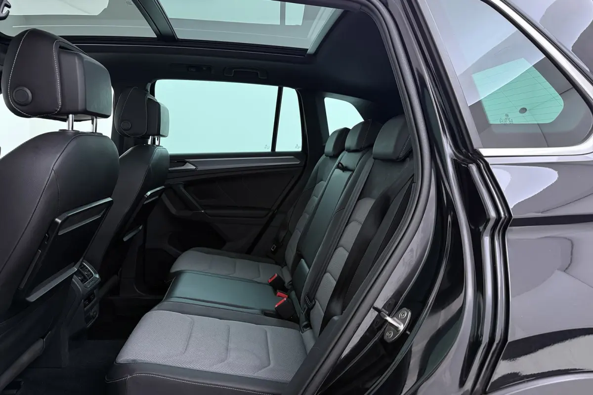 2.0 TSI 4Motion Highline R-Line | Trekhaak | Panoramadak | Camera | CarPlay |