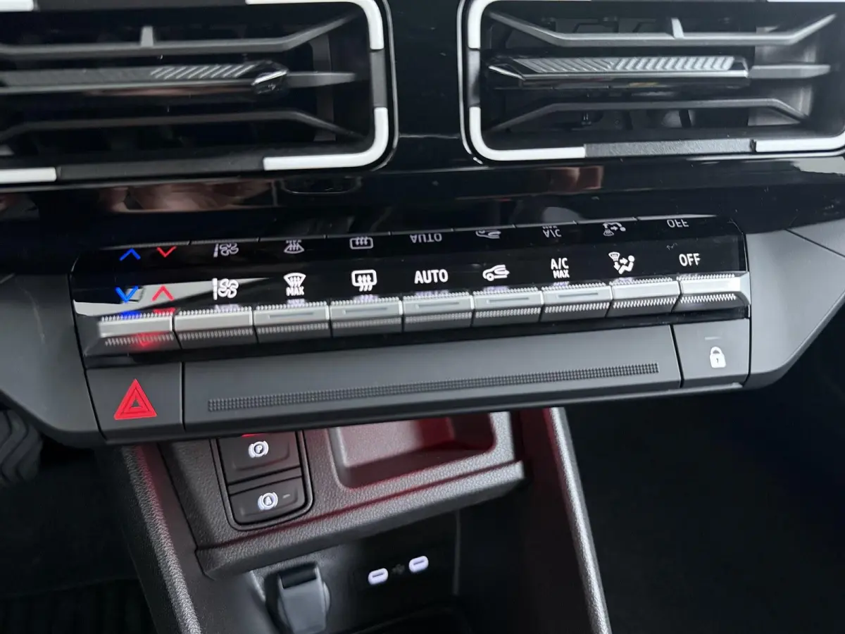 iconic “plein sud™” 150 pk comfort range | pack advanced driving assist | Harman Kardon® premium audio |