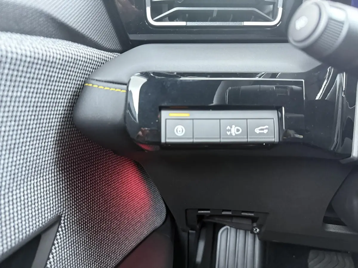 iconic “plein sud™” 150 pk comfort range | pack advanced driving assist | Harman Kardon® premium audio |