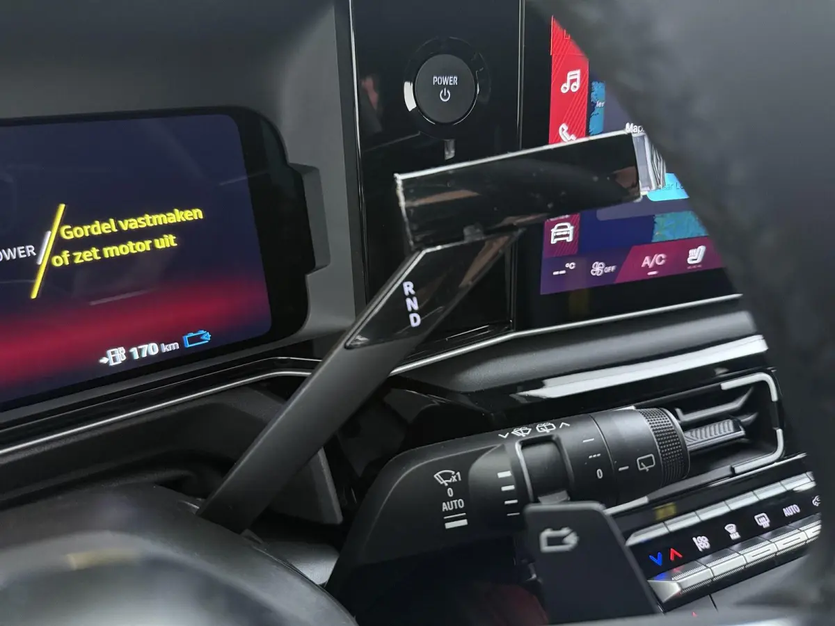 iconic “plein sud™” 150 pk comfort range | pack advanced driving assist | Harman Kardon® premium audio |