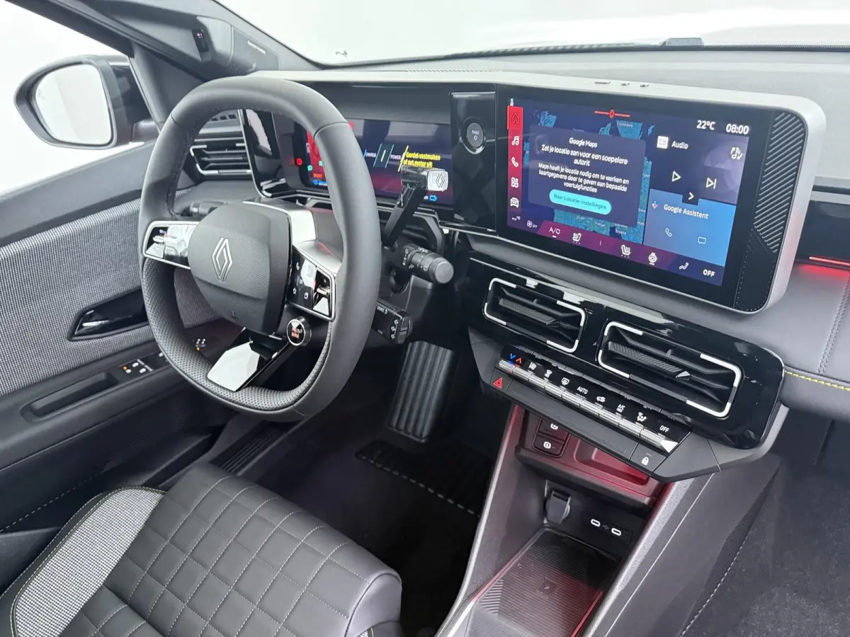 iconic “plein sud™” 150 pk comfort range | pack advanced driving assist | Harman Kardon® premium audio |