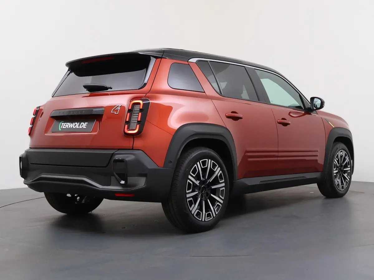 iconic “plein sud™” 150 pk comfort range | pack advanced driving assist | Harman Kardon® premium audio |