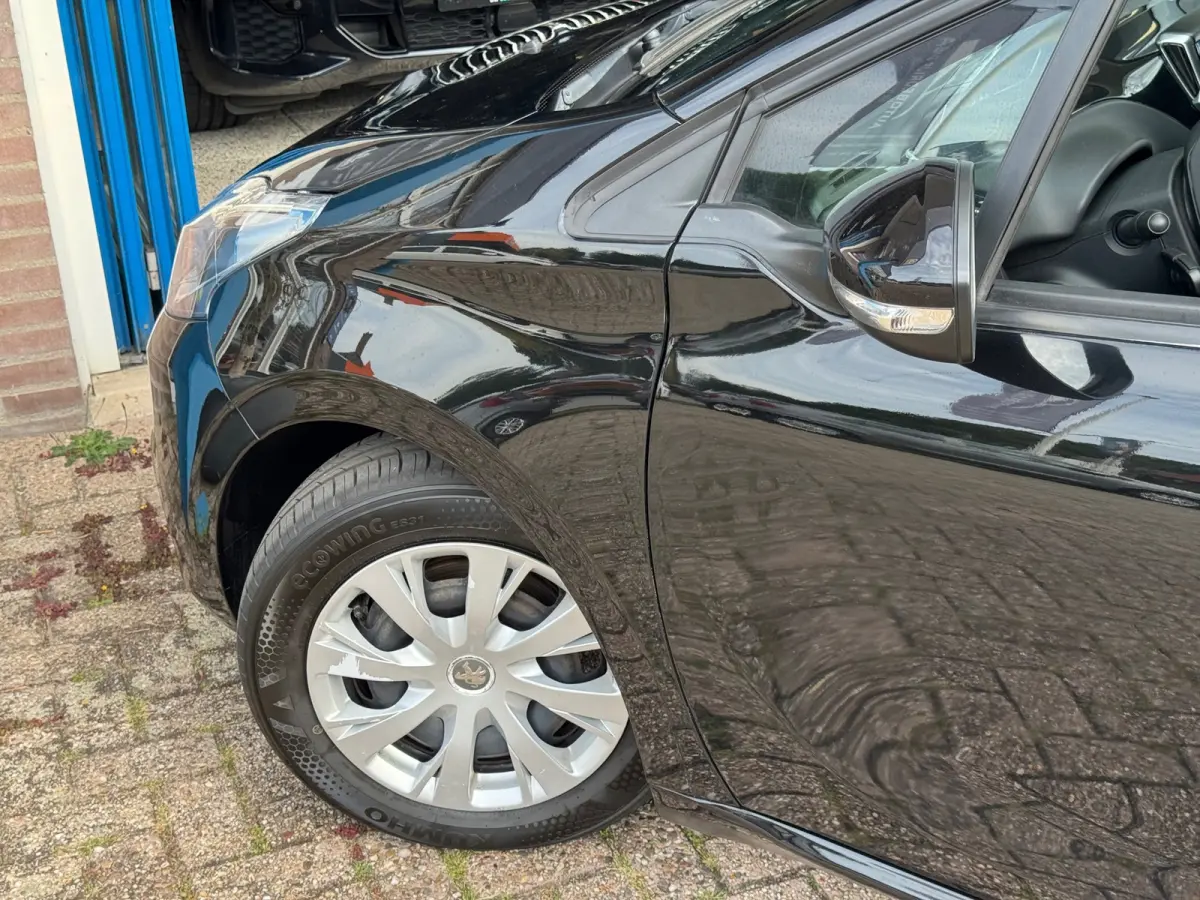 1.2 PureTech Active 2018 ZWART AIRCO APK NAP!