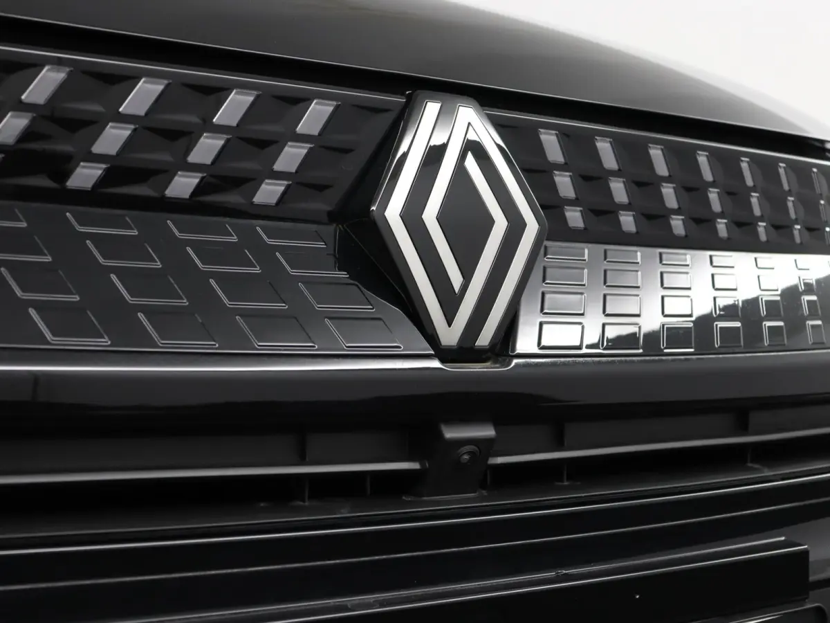 techno full hybrid E-Tech 160 | pack advanced driving assist | pack light & sound |