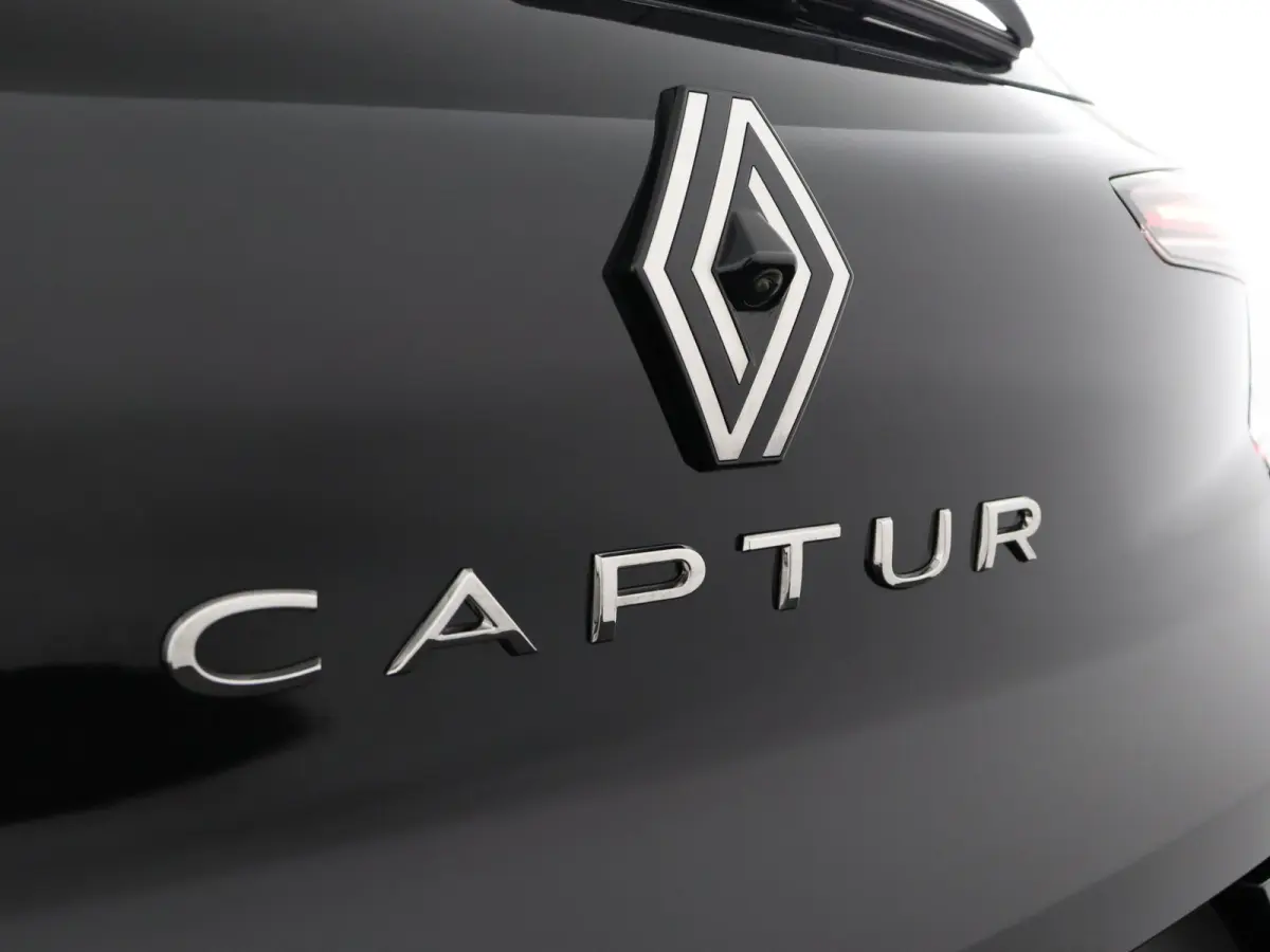 techno full hybrid E-Tech 160 | pack advanced driving assist | pack light & sound |