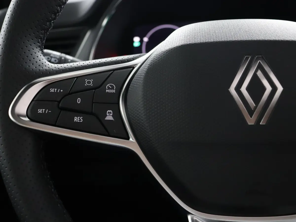 techno full hybrid E-Tech 160 | pack advanced driving assist | pack light & sound |