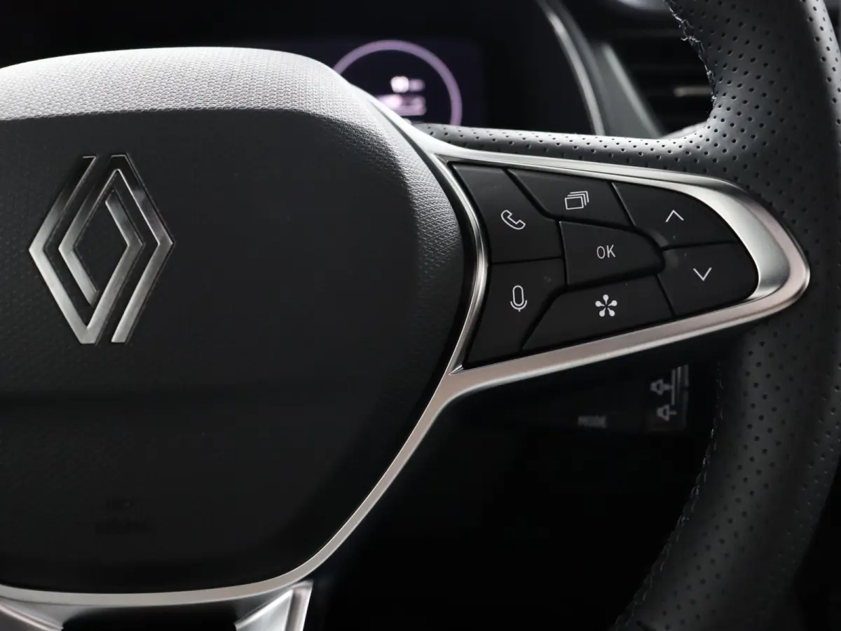 techno full hybrid E-Tech 160 | pack advanced driving assist | pack light & sound |