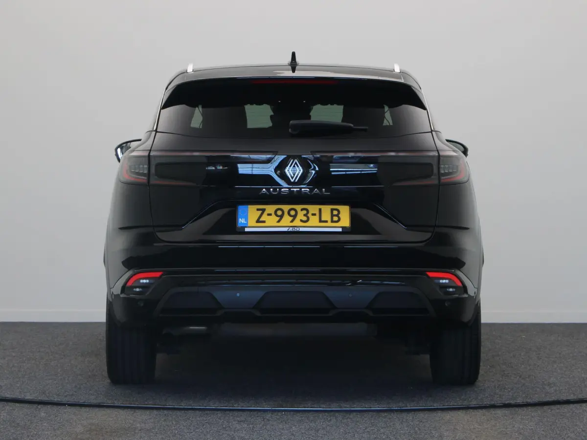 160pk mild hybrid Techno | Panorama dak | Climate control | Elektrische kofferklep | Achteruitrijcamera | 1800kg geremd |