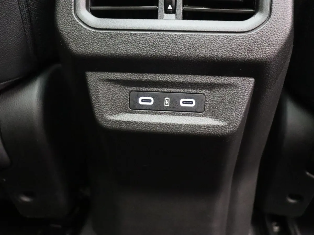 160pk mild hybrid Techno | Panorama dak | Climate control | Elektrische kofferklep | Achteruitrijcamera | 1800kg geremd |