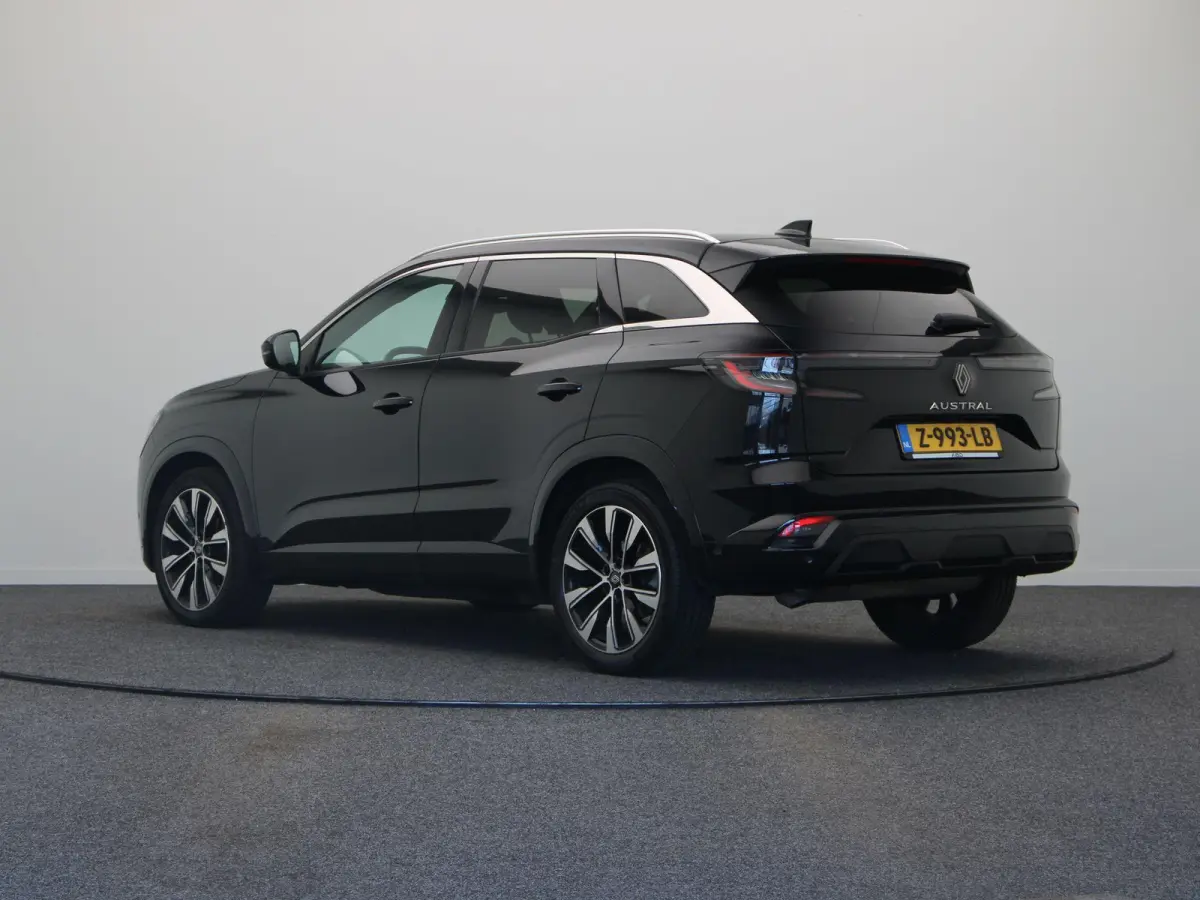 160pk mild hybrid Techno | Panorama dak | Climate control | Elektrische kofferklep | Achteruitrijcamera | 1800kg geremd |