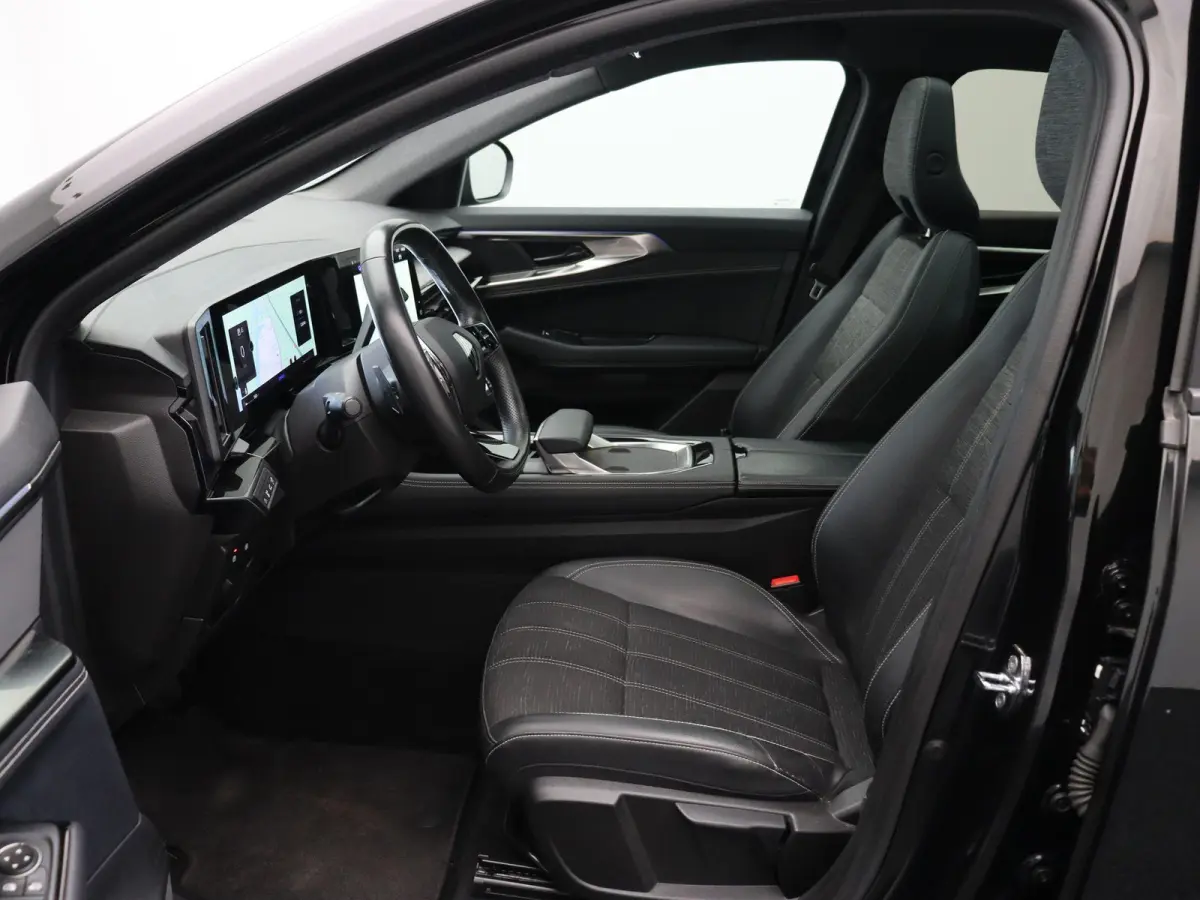 160pk mild hybrid Techno | Panorama dak | Climate control | Elektrische kofferklep | Achteruitrijcamera | 1800kg geremd |