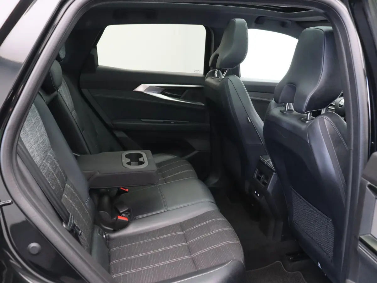 160pk mild hybrid Techno | Panorama dak | Climate control | Elektrische kofferklep | Achteruitrijcamera | 1800kg geremd |