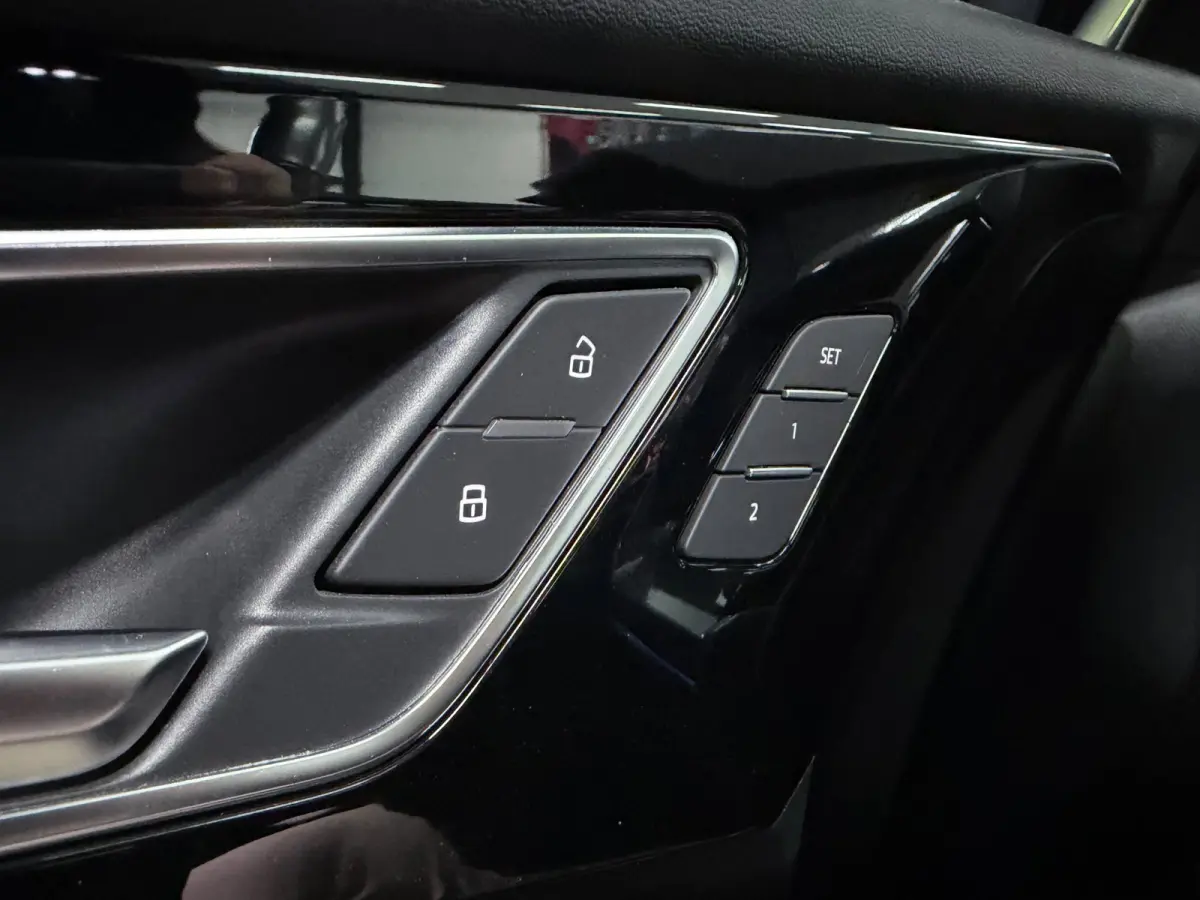 50 quattro 21" 3X S-LINE LEDER+ M-STOELEN/PANO/H-UP/SONOS/DAB/CARPLAY/ADAPT-CRUISE///